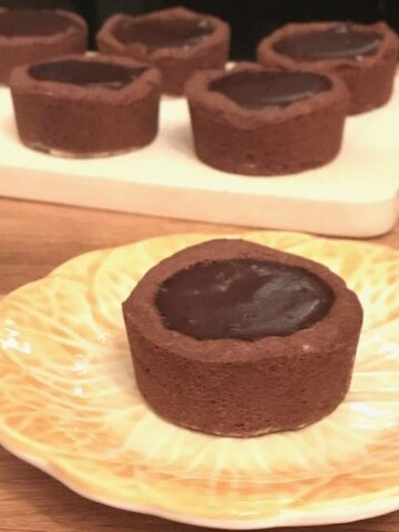 close up of a cookie cup filled with chocolate pudding