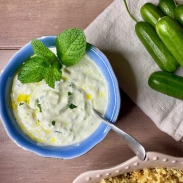 Cacik in a blue bowl