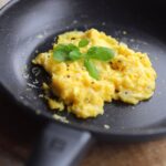 scrambled eggs in non stick pan