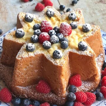 Image of star shape Pandoro filled with custard and berries
