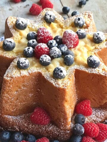 Image of star shape Pandoro filled with custard and berries