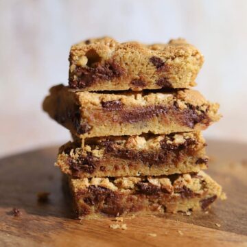 Image of stack of four chocolate chip blondies.