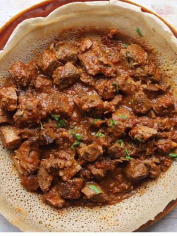 Image of overhead view of zigni on injera bread.